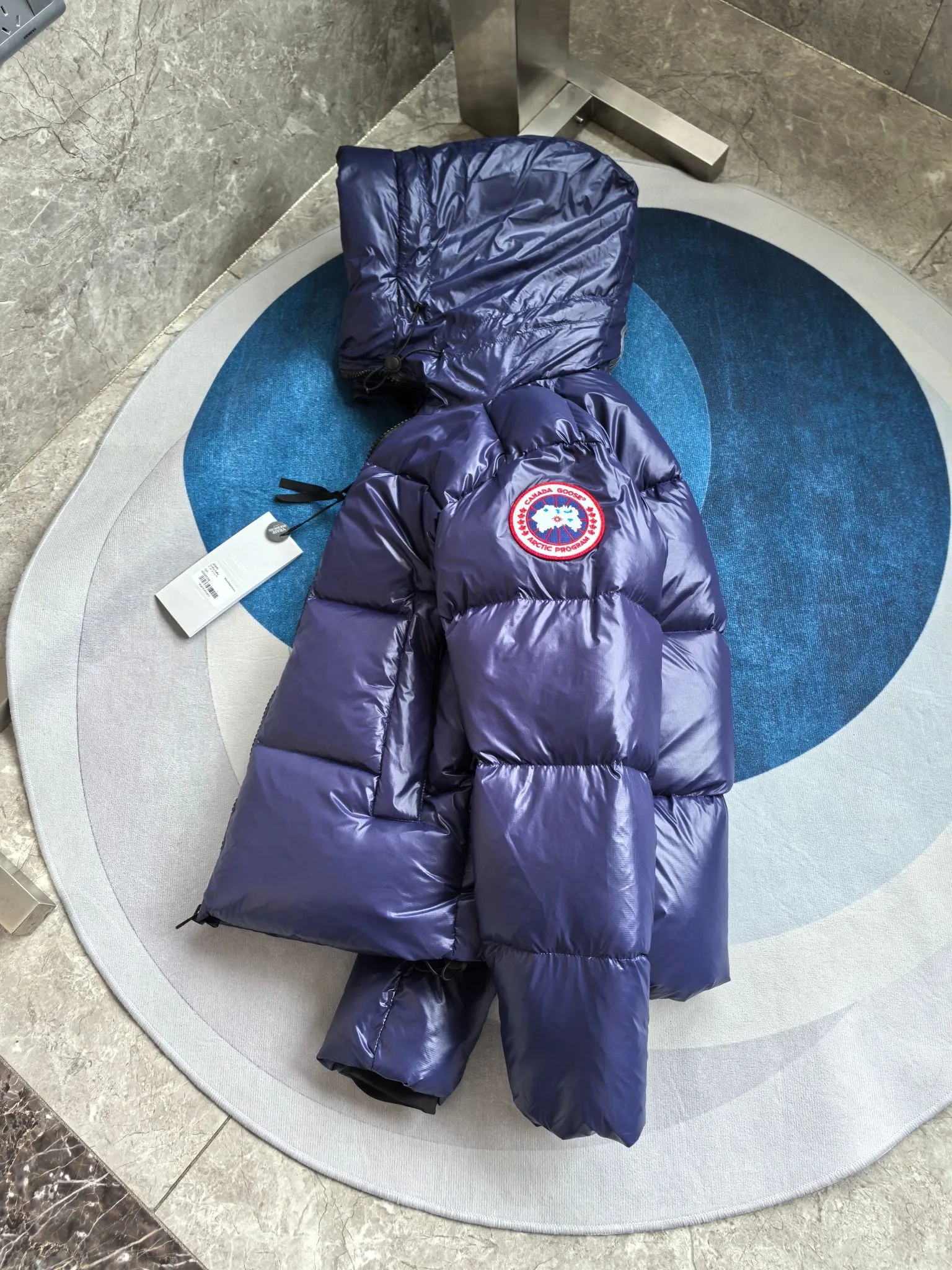 P760 2252M Crofton Puffer Unisex Jacket Down Jacket. Color: dark blue with red label. Size: S M L XL XXL.